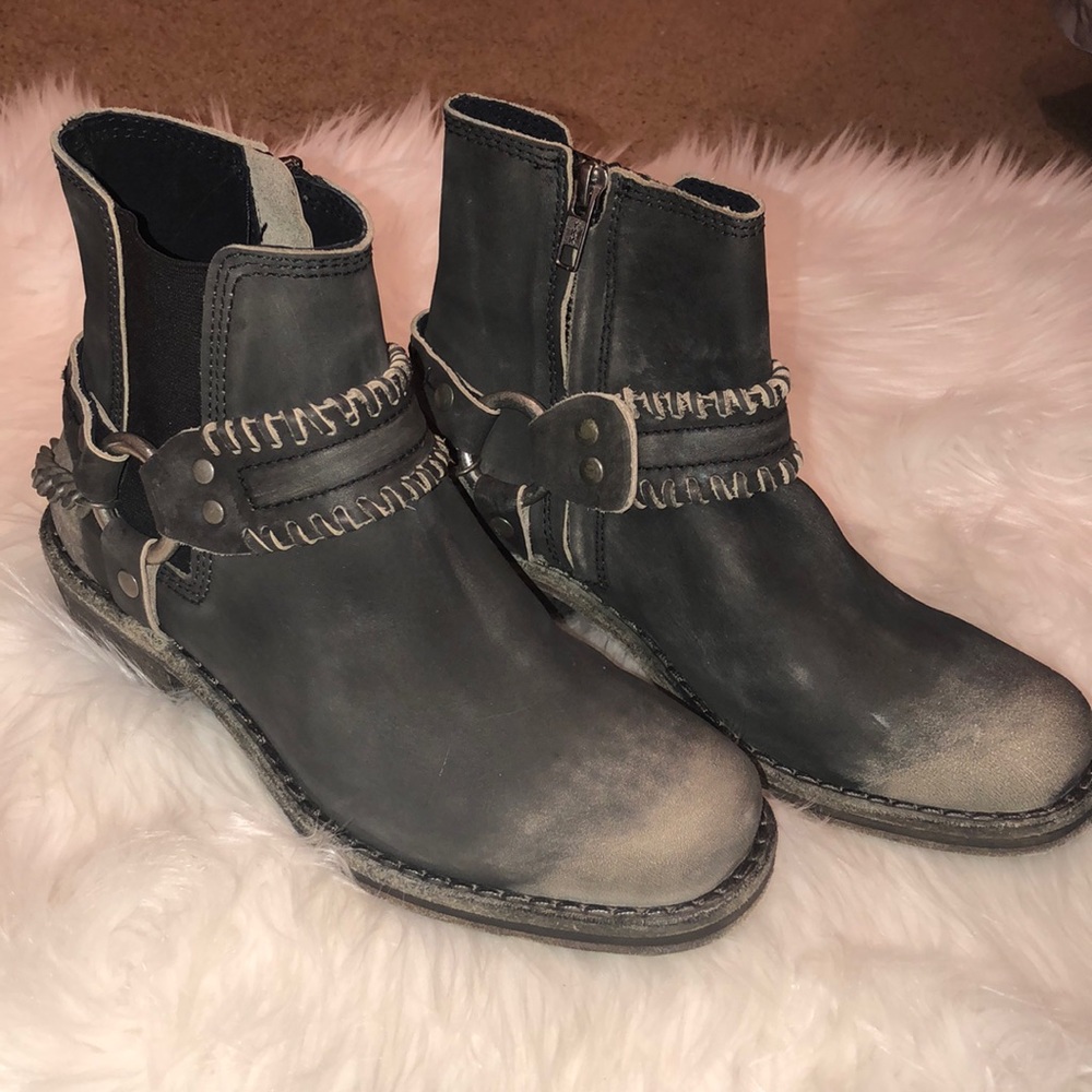Free people booties😍